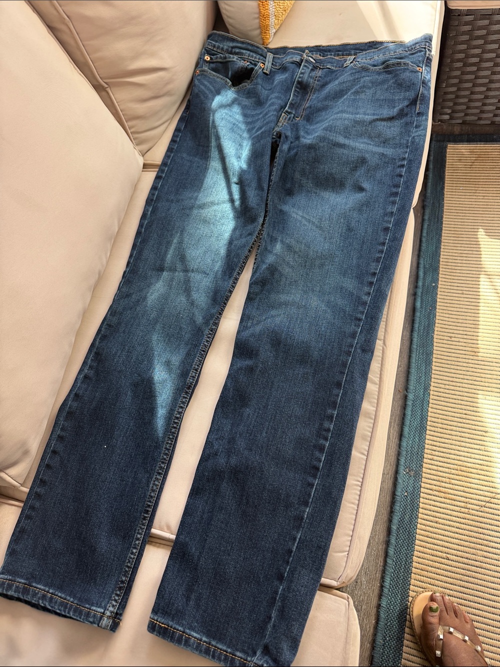 Men's Straight-Leg Jeans in Dark Blue Wash - Classic Fit